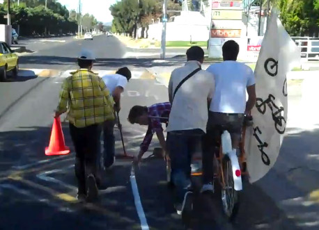 Jak si dělají cyklopruhy v Mexiku